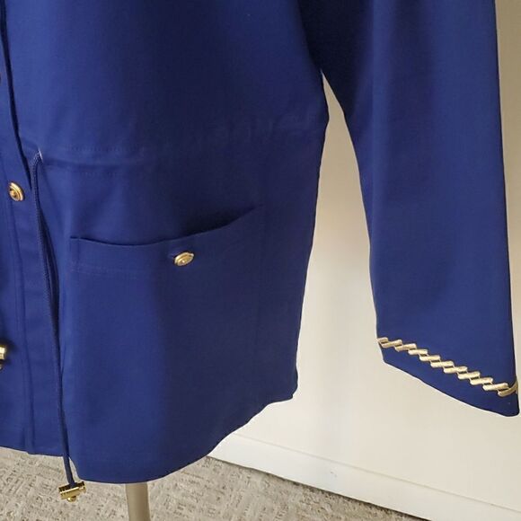 St. John Sport | Light Zip-up Jacket - Picture 4 of 9